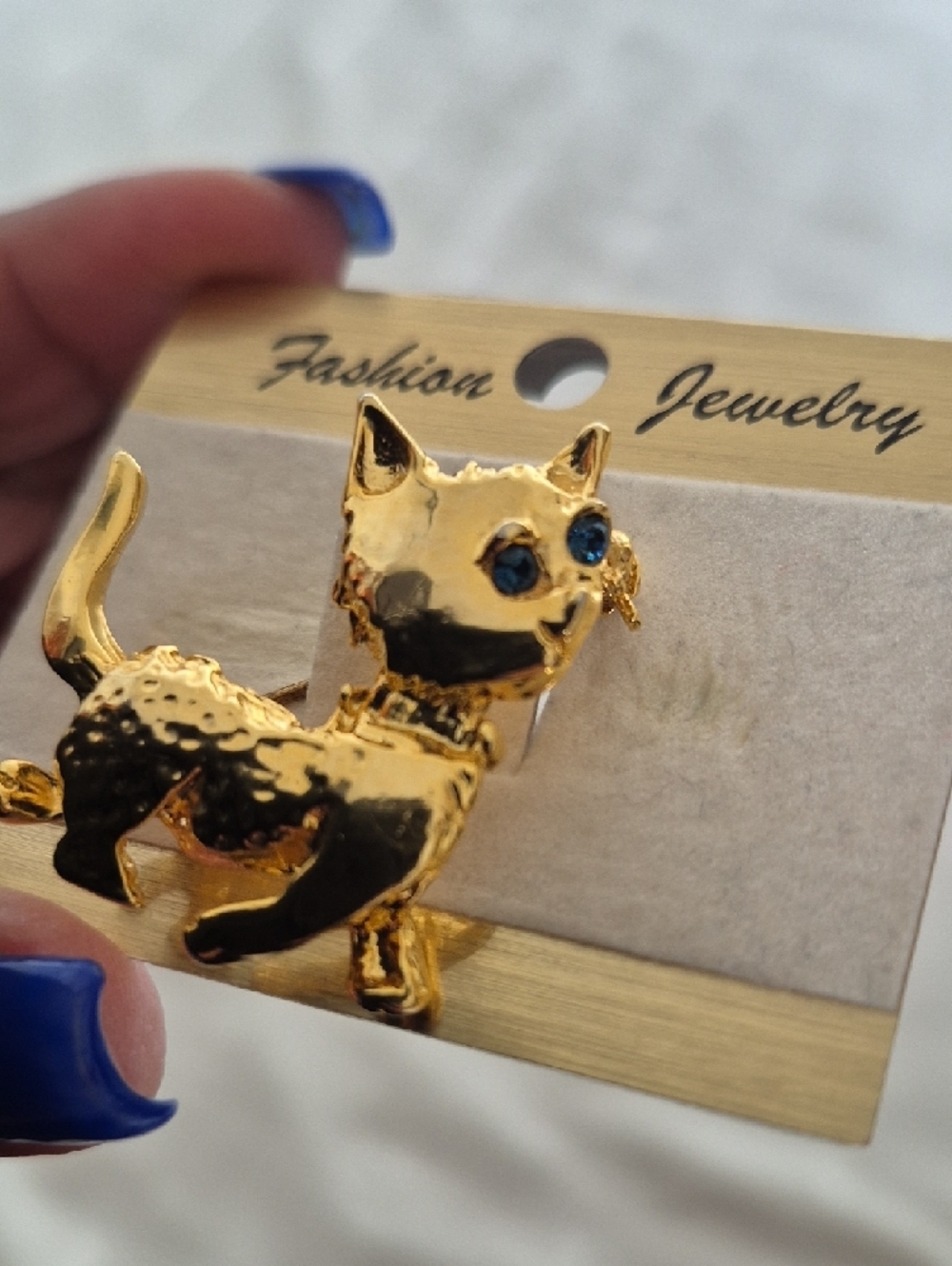 Fashion Jewelry Vintage Gold Cat Brooch with Blue Eyes - Picture 15 of 16